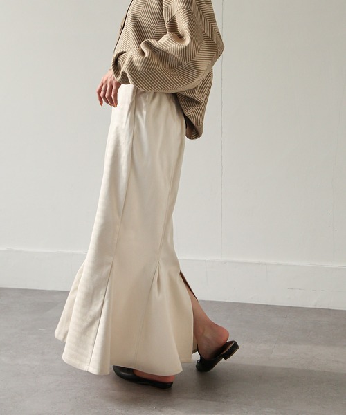 Chillfar(チルファー)の「スエードマーメイドスカート(スカート・レディース・ブラック/ブラウン/アイボリー・MEDIUM/LARGE)」の7枚目の写真