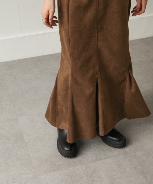 Chillfar(チルファー)の「スエードマーメイドスカート(スカート・レディース・ブラック/ブラウン/アイボリー・MEDIUM/LARGE)」の19枚目の写真