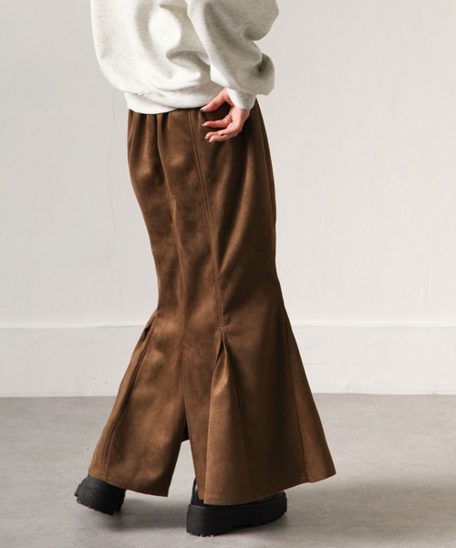 Chillfar(チルファー)の「スエードマーメイドスカート(スカート・レディース・ブラック/ブラウン/アイボリー・MEDIUM/LARGE)」の20枚目の写真