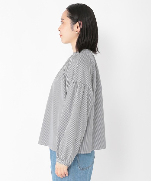 studio CLIP（スタディオクリップ）の「【イージーケア/接触冷感/速乾/マシーンウォッシャブル/Wフロント】ふんわりシャーリングブラウス（シャツ/ブラウス・レディース・ネイビー/グレー/オフホワイト・MEDIUM/LARGE）」の9枚目の写真