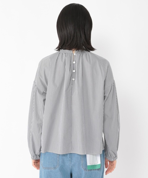 studio CLIP（スタディオクリップ）の「【イージーケア/接触冷感/速乾/マシーンウォッシャブル/Wフロント】ふんわりシャーリングブラウス（シャツ/ブラウス・レディース・ネイビー/グレー/オフホワイト・MEDIUM/LARGE）」の10枚目の写真