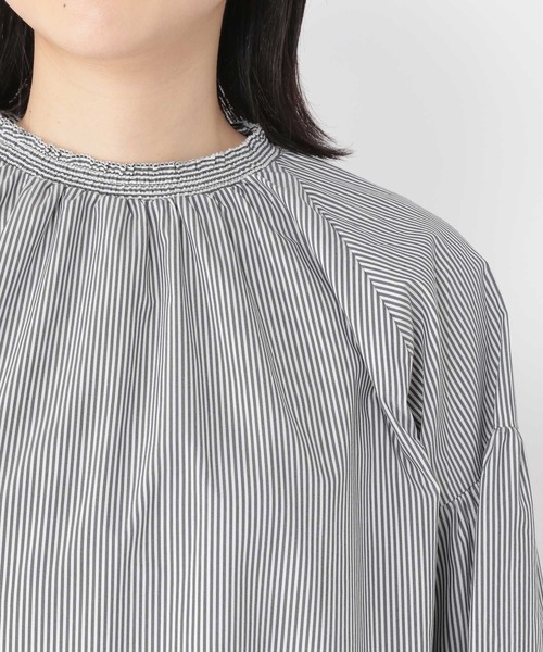 studio CLIP（スタディオクリップ）の「【イージーケア/接触冷感/速乾/マシーンウォッシャブル/Wフロント】ふんわりシャーリングブラウス（シャツ/ブラウス・レディース・ネイビー/グレー/オフホワイト・MEDIUM/LARGE）」の11枚目の写真