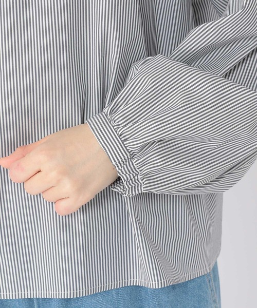 studio CLIP（スタディオクリップ）の「【イージーケア/接触冷感/速乾/マシーンウォッシャブル/Wフロント】ふんわりシャーリングブラウス（シャツ/ブラウス・レディース・ネイビー/グレー/オフホワイト・MEDIUM/LARGE）」の13枚目の写真