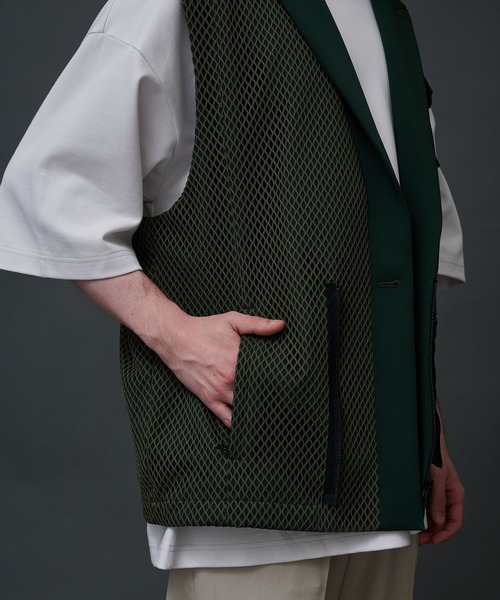 CITY TOKYO（シティトウキョウ）の「ユーティリティーメッシュジップベスト（ベスト・メンズ・ブラック/グリーン・1/2）」の17枚目の写真