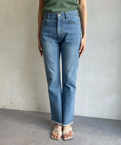 CAPRICIEUX LE'MAGE（カプリシューレマージュ）の「スリムフレアデニム（デニムパンツ・レディース・ブルー・38/36）」の2枚目の写真