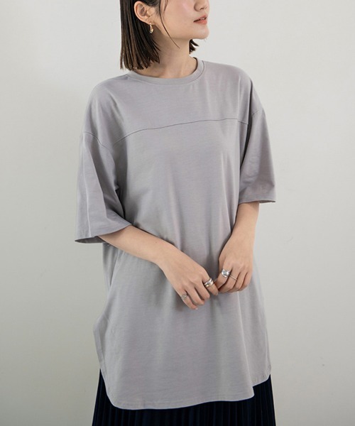 Doux Belle(ドゥーベル)の「サイドスリット入りビックシルエットTシャツ(Tシャツ/カットソー・レディース・パープル/ブルー/グリーン/グレー/ホワイト/ブラック・FREE)」の3枚目の写真