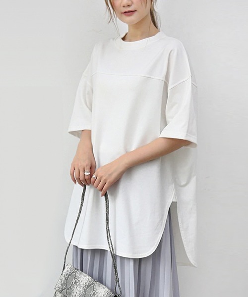 Doux Belle(ドゥーベル)の「サイドスリット入りビックシルエットTシャツ(Tシャツ/カットソー・レディース・パープル/ブルー/グリーン/グレー/ホワイト/ブラック・FREE)」の1枚目の写真