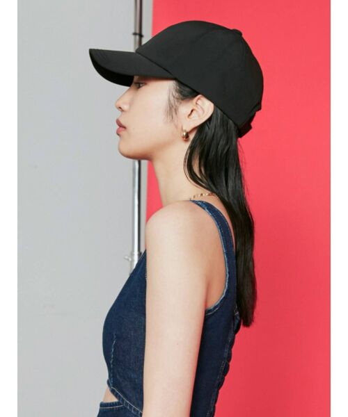 EMODA（エモダ）の「ミニマルコンパクトキャップ（キャップ・レディース・ホワイト/ブラック・FREE）」の2枚目の写真