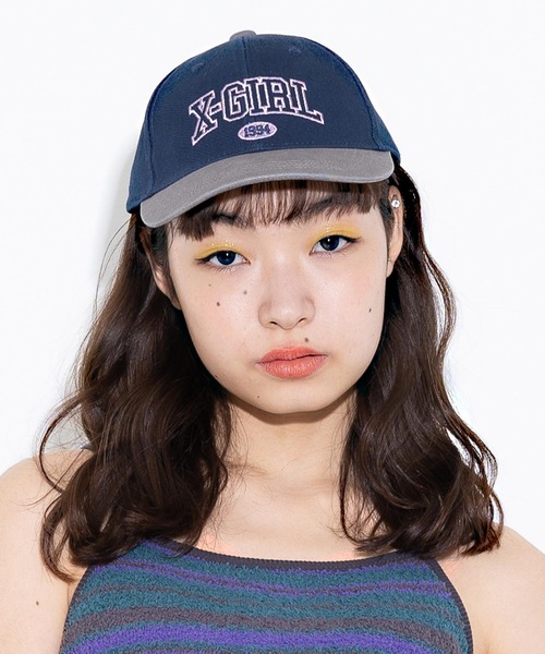 X-girl(エックスガール)の「COLLEGE LOGO CAP(キャップ・レディース・ブラック/ネイビー/ブラウン・ONE SIZE)」の1枚目の写真