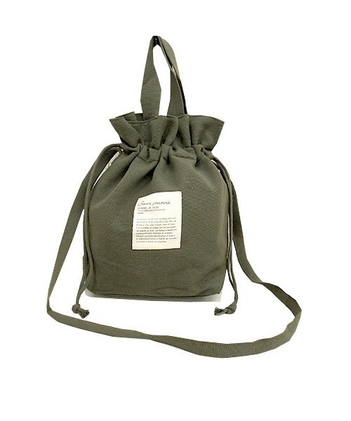 and it_（アンドイット）の「２way巾着バッグ（ショルダーバッグ・レディース・カーキ/ブルー/マスタード/バイオレット/グレイッシュベージュ/チャコール/ライラック/ペールイエロー/ライトグリーン/レッド系その他/グレー/ネイビー/オレンジ/ベージュ系その他/グリーン/ブラック系その他/レモンイエロー/ブルーパープル/ミント/グリーン系その他/ピンク系その他/ブルー系その他/ネイビー系/ライトイエロー/ブラック/ブルー系/グリーン系/オレンジ系/カーキ系/イエロー系/レッド系・FREE）」の7枚目の写真