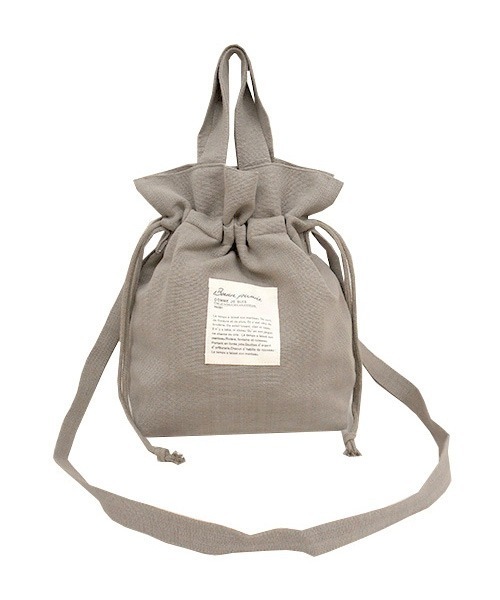 and it_（アンドイット）の「２way巾着バッグ（ショルダーバッグ・レディース・カーキ/ブルー/マスタード/バイオレット/グレイッシュベージュ/チャコール/ライラック/ペールイエロー/ライトグリーン/レッド系その他/グレー/ネイビー/オレンジ/ベージュ系その他/グリーン/ブラック系その他/レモンイエロー/ブルーパープル/ミント/グリーン系その他/ピンク系その他/ブルー系その他/ネイビー系/ライトイエロー/ブラック/ブルー系/グリーン系/オレンジ系/カーキ系/イエロー系/レッド系・FREE）」の6枚目の写真