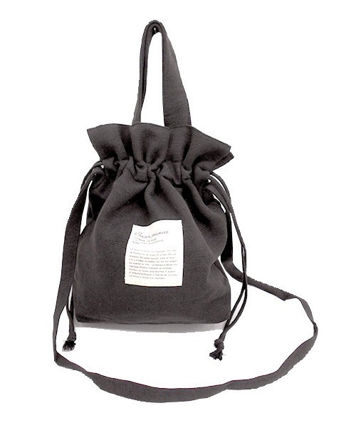 and it_（アンドイット）の「２way巾着バッグ（ショルダーバッグ・レディース・カーキ/ブルー/マスタード/バイオレット/グレイッシュベージュ/チャコール/ライラック/ペールイエロー/ライトグリーン/レッド系その他/グレー/ネイビー/オレンジ/ベージュ系その他/グリーン/ブラック系その他/レモンイエロー/ブルーパープル/ミント/グリーン系その他/ピンク系その他/ブルー系その他/ネイビー系/ライトイエロー/ブラック/ブルー系/グリーン系/オレンジ系/カーキ系/イエロー系/レッド系・FREE）」の4枚目の写真