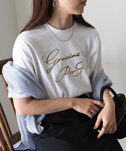 Riberry（リベリー）の「【GILDAN】gracias por todo　プリントTシャツ（Tシャツ/カットソー・レディース・ブラック/シルバー/ゴールド/ホワイト×ブラック・MEDIUM）」の4枚目の写真