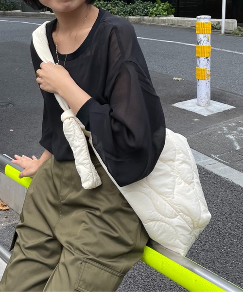 COLONY 2139（コロニートゥーワンスリーナイン）の「オーバーサイズキルティングショルダーバッグ（ショルダーバッグ・レディース・アイボリー/カーキ/ブラック/ブルー/グリーン・FREE）」の14枚目の写真