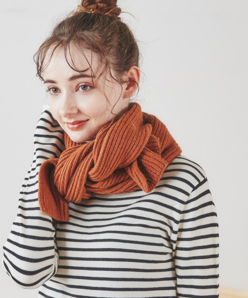 ANGIE（アンジー）の「リブニットマフラー（マフラー・レディース・ブラック/アイボリー/ライトベージュ/杢グレー/ダークベージュ/ブラウン/レッド/ブルー・FREE）」の5枚目の写真