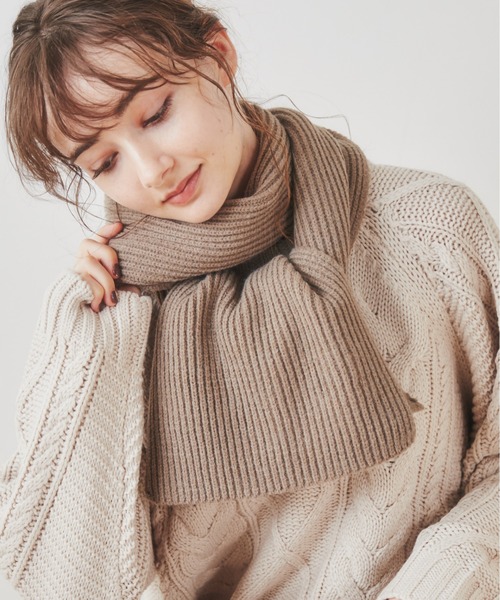 ANGIE（アンジー）の「リブニットマフラー（マフラー・レディース・ブラック/アイボリー/ライトベージュ/杢グレー/ダークベージュ/ブラウン/レッド/ブルー・FREE）」の6枚目の写真