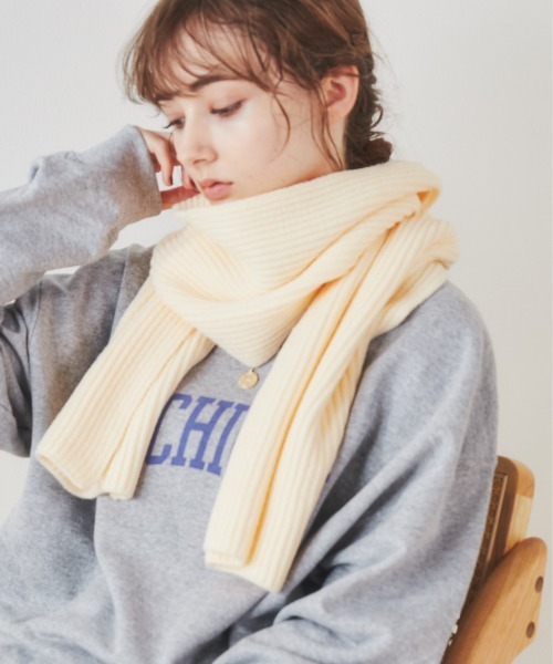 ANGIE（アンジー）の「リブニットマフラー（マフラー・レディース・ブラック/アイボリー/ライトベージュ/杢グレー/ダークベージュ/ブラウン/レッド/ブルー・FREE）」の2枚目の写真