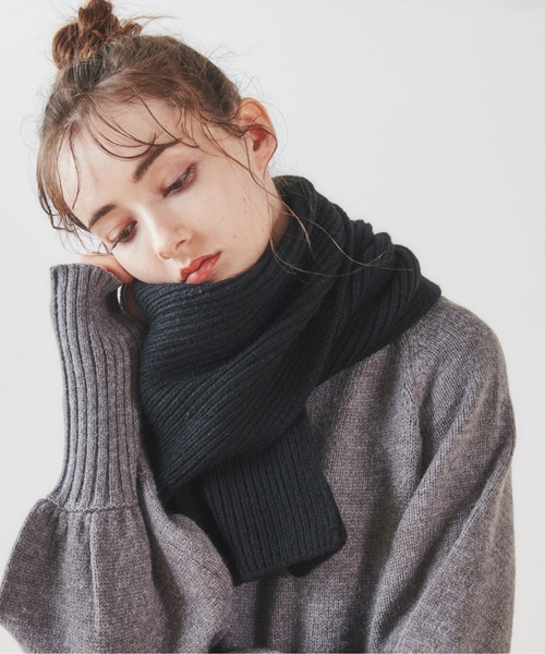 ANGIE（アンジー）の「リブニットマフラー（マフラー・レディース・ブラック/アイボリー/ライトベージュ/杢グレー/ダークベージュ/ブラウン/レッド/ブルー・FREE）」の3枚目の写真