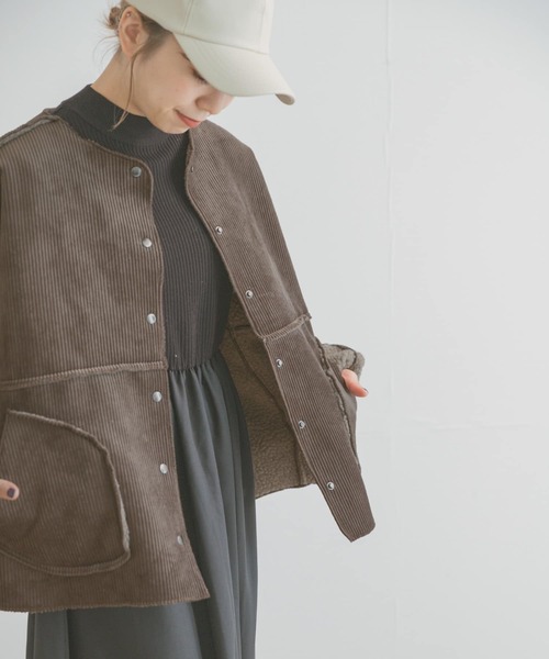 ITEMS URBANRESEARCH(アイテムズ アーバンリサーチ)の「ボアコーデュロイリバーシブルジャケット(ブルゾン・レディース・ネイビー/ベージュ/モカ・FREE)」の1枚目の写真