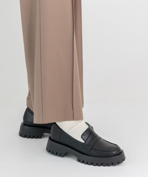 RANDA（ランダ）の「トラックソールローファーシューズ（ローファー・レディース・グレイッシュベージュ/アイボリー/ブラック・S/M/L/LL）」の3枚目の写真