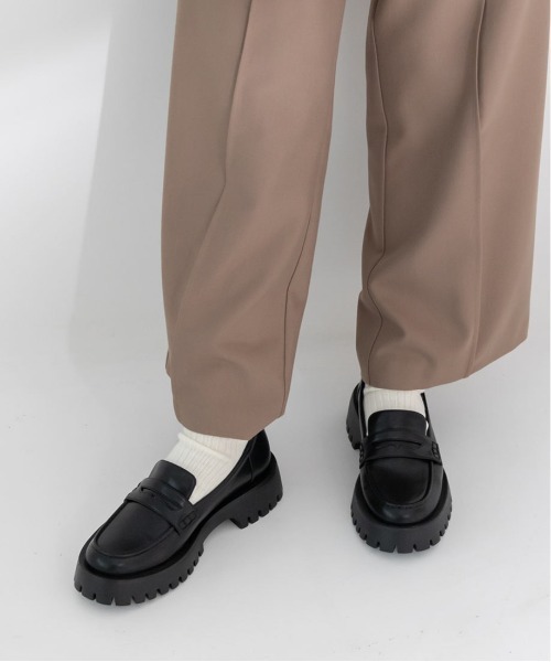 RANDA（ランダ）の「トラックソールローファーシューズ（ローファー・レディース・グレイッシュベージュ/アイボリー/ブラック・S/M/L/LL）」の4枚目の写真