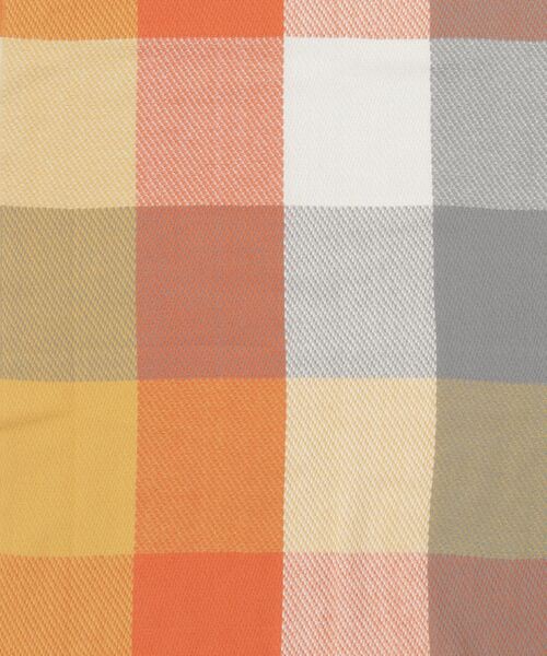 Beno（ビーノ）の「フリンジ ブロックチェック ルーズマフラー（マフラー・メンズ・ピンク系/ホワイト×ブラック/オレンジ系・FREE）」の7枚目の写真