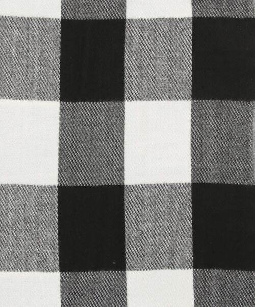 Beno（ビーノ）の「フリンジ ブロックチェック ルーズマフラー（マフラー・メンズ・ピンク系/ホワイト×ブラック/オレンジ系・FREE）」の5枚目の写真