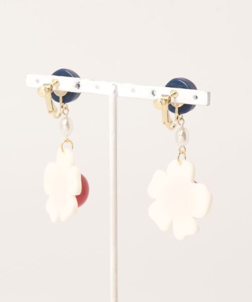 Fun & Daily（ファンアンドデイリー）の「F&D : レトロフラワードロップイヤリング（イヤリング・レディース・その他・FREE）」の2枚目の写真