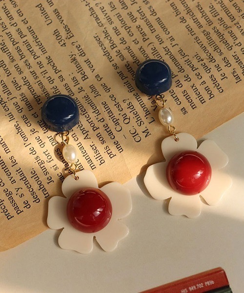 Fun & Daily（ファンアンドデイリー）の「F&D : レトロフラワードロップイヤリング（イヤリング・レディース・その他・FREE）」の3枚目の写真