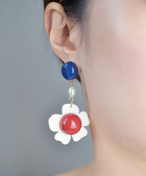 Fun & Daily（ファンアンドデイリー）の「F&D : レトロフラワードロップイヤリング（イヤリング・レディース・その他・FREE）」の6枚目の写真