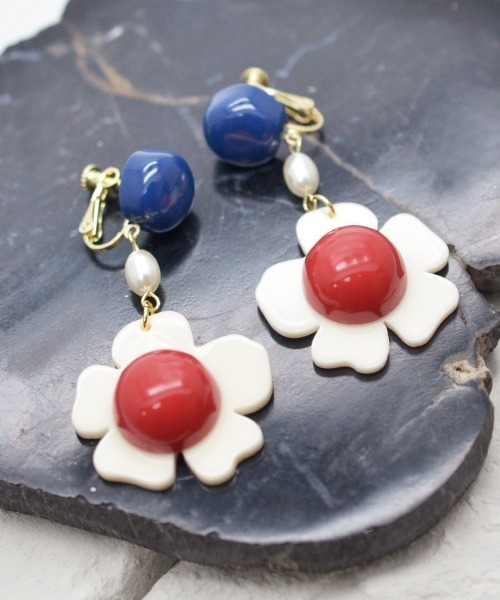 Fun & Daily（ファンアンドデイリー）の「F&D : レトロフラワードロップイヤリング（イヤリング・レディース・その他・FREE）」の7枚目の写真