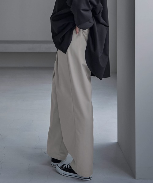 SERACE（セラス）の「【SERACE】Wide silhouette tapered pants / ワイドシルエットテーパードパンツ（スラックス・メンズ・ベージュ/ブラック・M/L）」の6枚目の写真