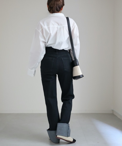 ap retro(アプレトロ)の「ストレッチロールアップデニムパンツ(デニムパンツ・レディース・ブラック/ワンウォッシュ・MEDIUM/LARGE)」の17枚目の写真