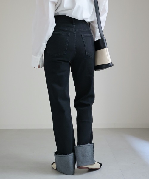 ap retro(アプレトロ)の「ストレッチロールアップデニムパンツ(デニムパンツ・レディース・ブラック/ワンウォッシュ・MEDIUM/LARGE)」の13枚目の写真