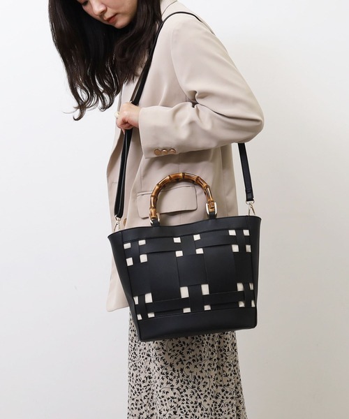 COOCO（クーコ）の「バンブーハンドルｘフェイクレザーメッシュトートバッグ（トートバッグ・レディース・ブラック/イエロー×グリーン/キャメル・9）」の18枚目の写真