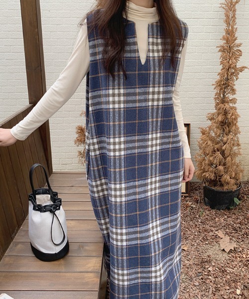 N.s(エヌドットエス)の「キーネックチェックワンピース(ワンピース・レディース・モカ/ブルー・M/L)」の17枚目の写真