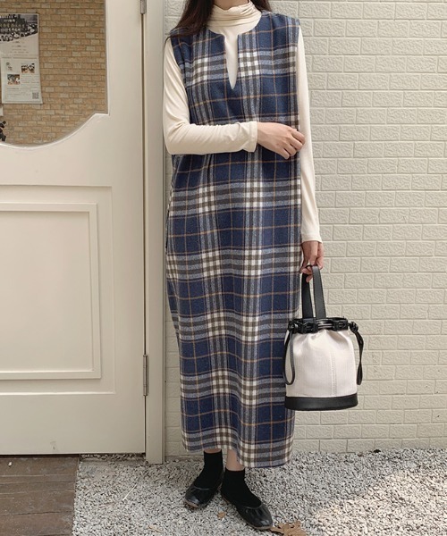N.s(エヌドットエス)の「キーネックチェックワンピース(ワンピース・レディース・モカ/ブルー・M/L)」の20枚目の写真