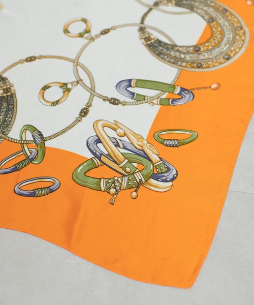 natural couture（ナチュラルクチュール）の「アクセ柄スカーフ（ストール/ショール・レディース・グリーン/オレンジ・FREE）」の16枚目の写真