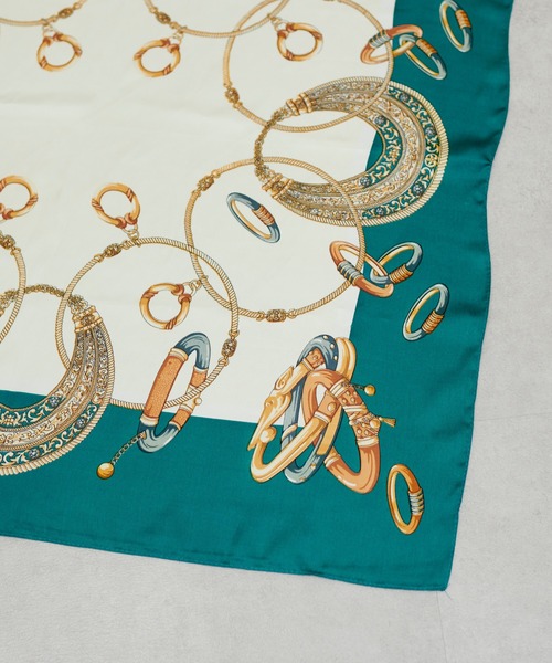 natural couture（ナチュラルクチュール）の「アクセ柄スカーフ（ストール/ショール・レディース・グリーン/オレンジ・FREE）」の7枚目の写真