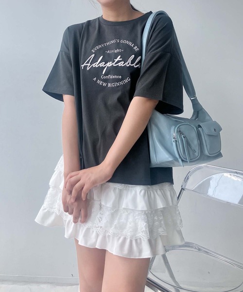 AS KNOW AS plus(アズノゥアズプラス)の「○後レースアップ ロゴ刺繍アソートTシャツ(Tシャツ/カットソー・レディース・ピンク/オフホワイト/サックスブルー/スミクロ/サックスブルー系/ホワイト系/グレー系1/サックスブルー系1/ピンク系1/ホワイト系1/ネイビー系2/ピンク系2/ホワイト系2/グレー系2・FREE)」の1枚目の写真