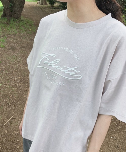 AS KNOW AS plus(アズノゥアズプラス)の「○後レースアップ ロゴ刺繍アソートTシャツ(Tシャツ/カットソー・レディース・ピンク/オフホワイト/サックスブルー/スミクロ/サックスブルー系/ホワイト系/グレー系1/サックスブルー系1/ピンク系1/ホワイト系1/ネイビー系2/ピンク系2/ホワイト系2/グレー系2・FREE)」の12枚目の写真