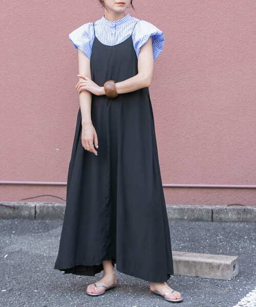 KBF（ケイビーエフ）の「サイドインタックキャミワンピース（ワンピース・レディース・ライトベージュ/キャメル/ブラック・ONE）」の2枚目の写真