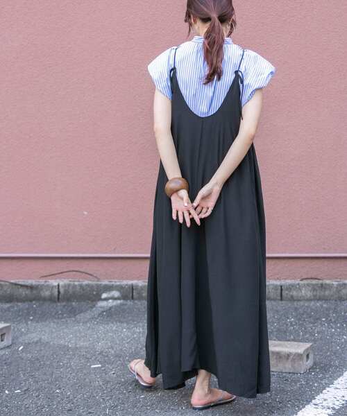 KBF（ケイビーエフ）の「サイドインタックキャミワンピース（ワンピース・レディース・ライトベージュ/キャメル/ブラック・ONE）」の4枚目の写真