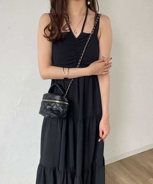 JUNOAH（ジュノア）の「ホルターネックティアードワンピース（ワンピース・レディース・ブラック/ピンクベージュ/アイボリー・MEDIUM/LARGE/X-LARGE）」の10枚目の写真