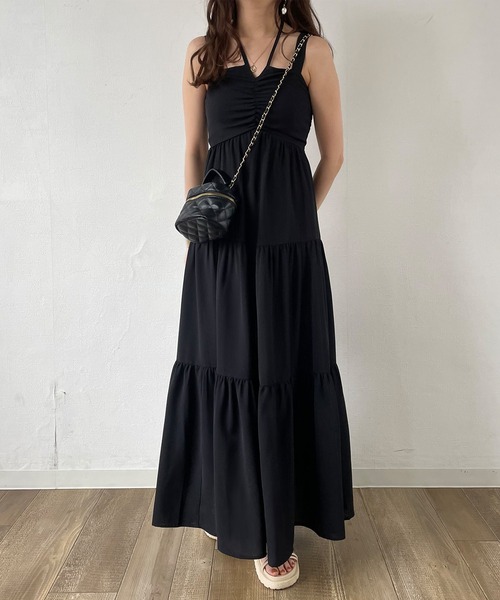 JUNOAH（ジュノア）の「ホルターネックティアードワンピース（ワンピース・レディース・ブラック/ピンクベージュ/アイボリー・MEDIUM/LARGE/X-LARGE）」の4枚目の写真