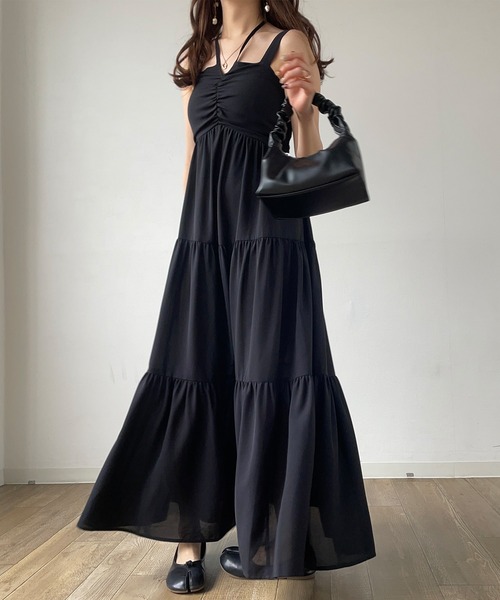 JUNOAH（ジュノア）の「ホルターネックティアードワンピース（ワンピース・レディース・ブラック/ピンクベージュ/アイボリー・MEDIUM/LARGE/X-LARGE）」の15枚目の写真