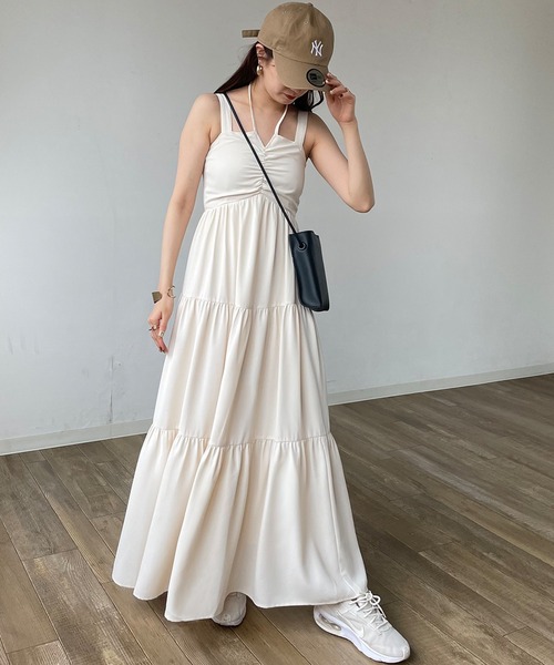 JUNOAH（ジュノア）の「ホルターネックティアードワンピース（ワンピース・レディース・ブラック/ピンクベージュ/アイボリー・MEDIUM/LARGE/X-LARGE）」の14枚目の写真