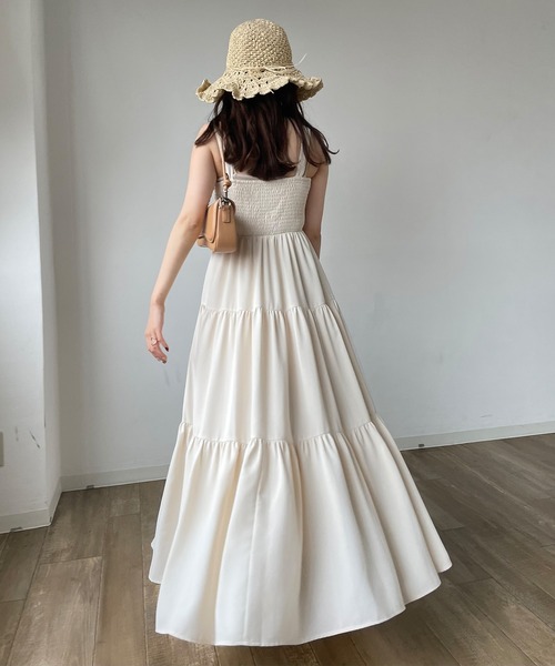 JUNOAH（ジュノア）の「ホルターネックティアードワンピース（ワンピース・レディース・ブラック/ピンクベージュ/アイボリー・MEDIUM/LARGE/X-LARGE）」の11枚目の写真