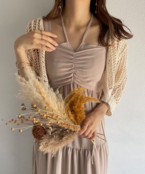 JUNOAH（ジュノア）の「ホルターネックティアードワンピース（ワンピース・レディース・ブラック/ピンクベージュ/アイボリー・MEDIUM/LARGE/X-LARGE）」の5枚目の写真