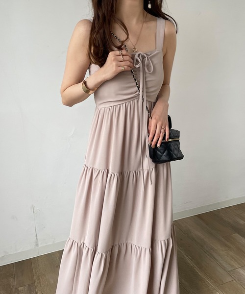 JUNOAH（ジュノア）の「ホルターネックティアードワンピース（ワンピース・レディース・ブラック/ピンクベージュ/アイボリー・MEDIUM/LARGE/X-LARGE）」の9枚目の写真